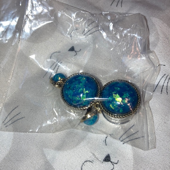 5/8" Double Aqua Imitation Opal Dangle Plug - Picture 4 of 4